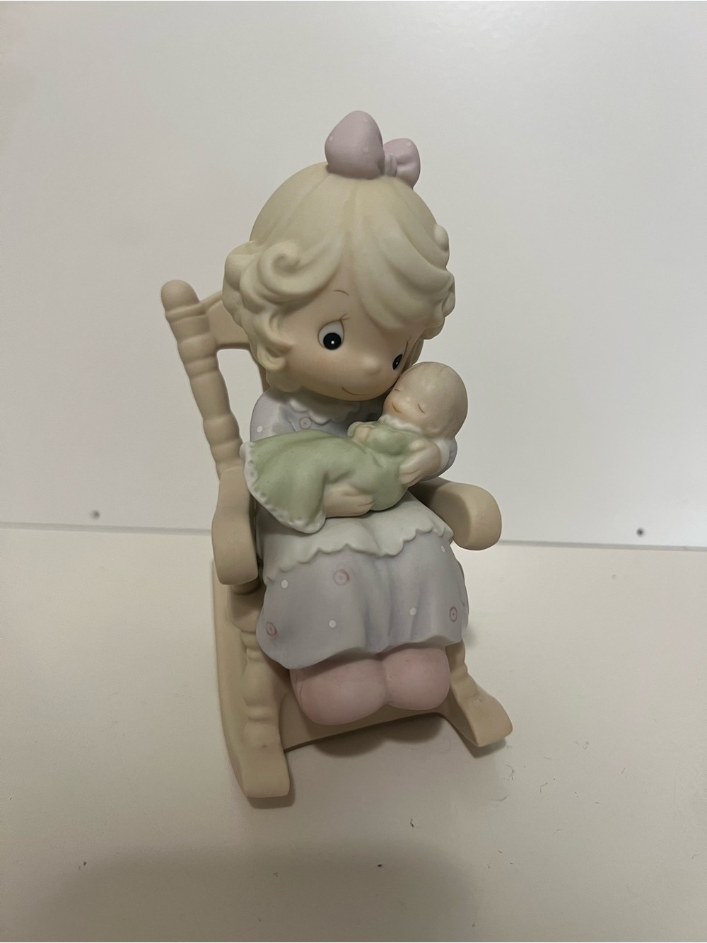 Precious Moments “Love Never Leaves a Mother’s Arms” Figurine 1995